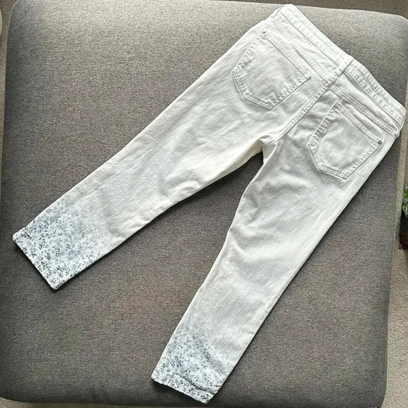 Anthropologie Pilcro White Capris With Floral Print Size 28 - Picture 7 of 9